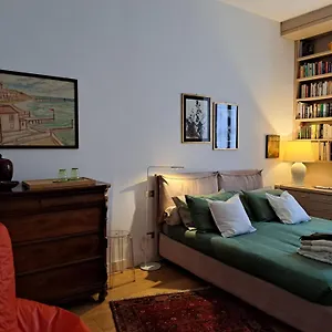 Bed & Breakfast Casa Mari - Free Secure Parking, Breakfast, Private Bathroom, Wifi, Garden, Aircon, 5 Min Walk To Metro And Train Station Milano